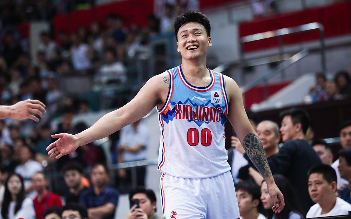 大交易！北京队追逐赵睿，周琦替补又成筹码，两年前差点回新疆